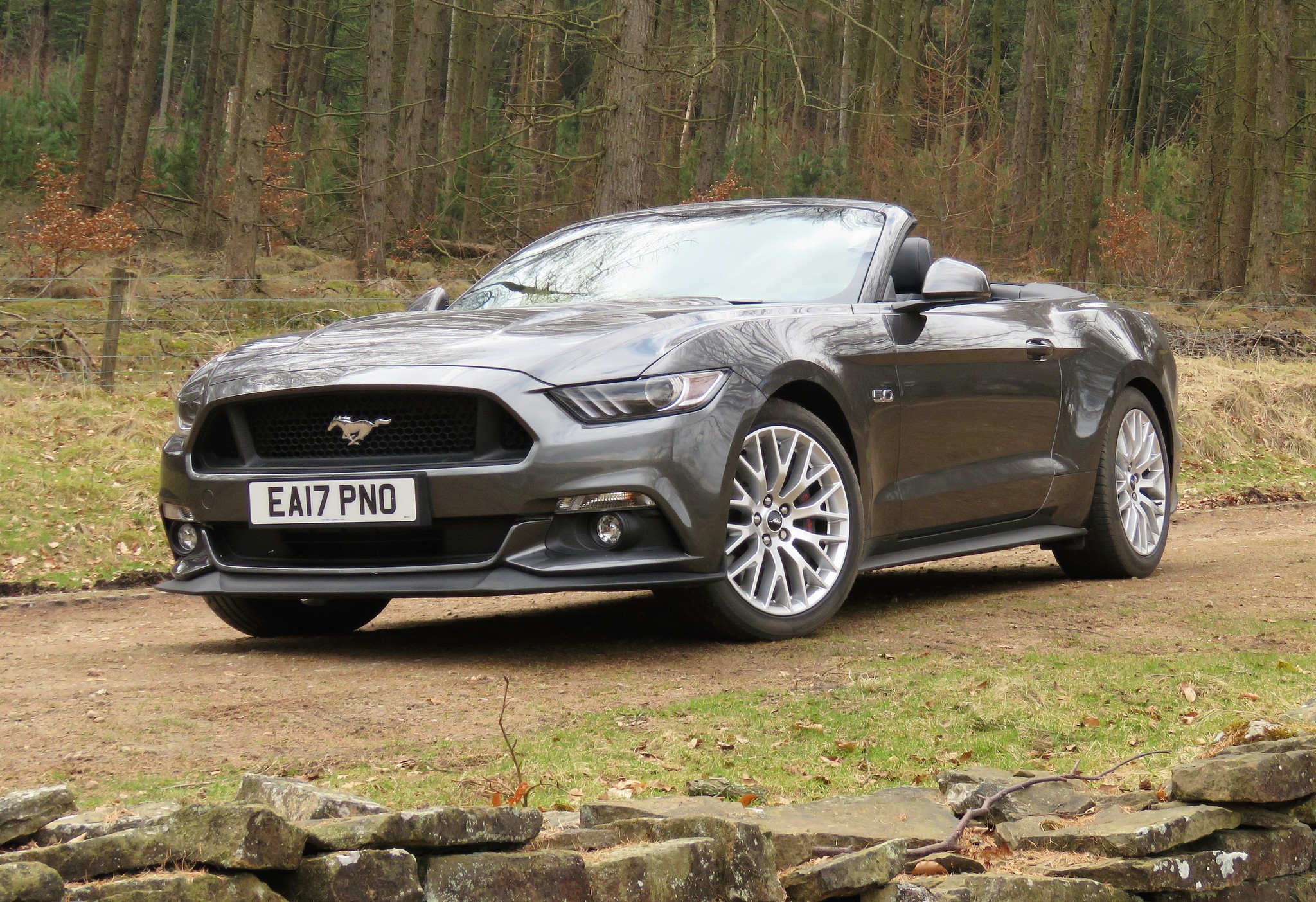 Ford Mustang Gt Convertible 50 Litre V8 Car Review Car Indicators